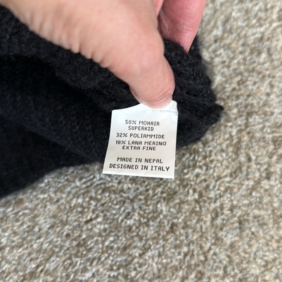 Happy Sheep v-neck sweater - Picture 6 of 6